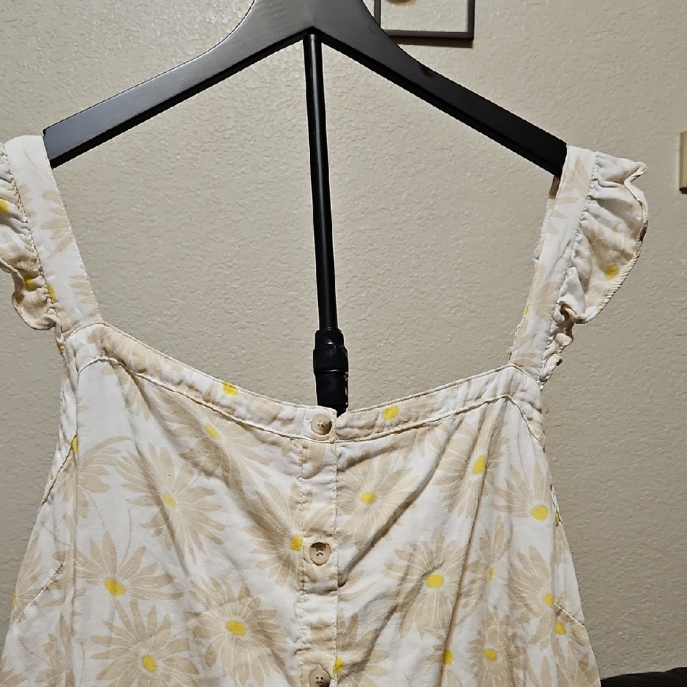 torrid White Sleeveless Daisy Button-Up Top with Yellow Accents - Picture 2 of 6